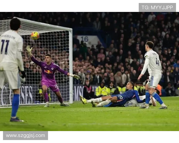 切尔西半场领先 利兹联中柱遗憾